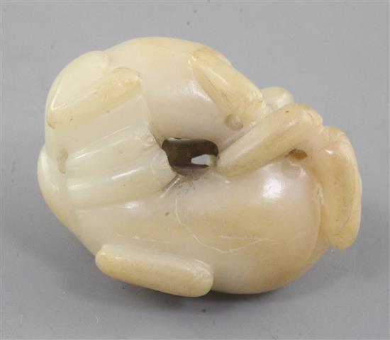 A Chinese white and russet jade carving of two cats eating lingzhi fungus, 18th/19th century, 4cm